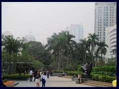 There are many palms in Luohu district.